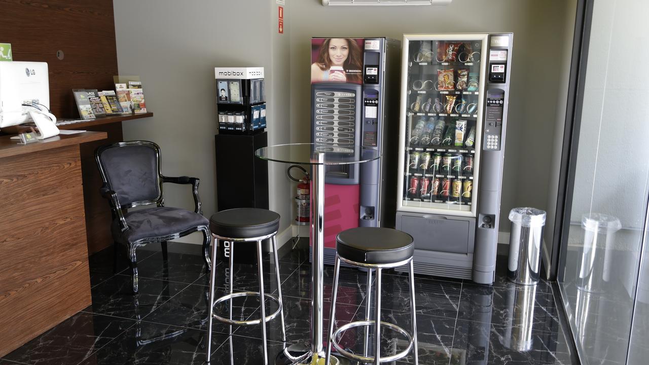 קמפינאס Mr. Hostel Business Lodge מראה חיצוני תמונה